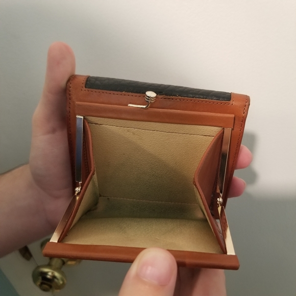 (SOLD!)Dooney & Bourke Vintage, AWL, Matching Crossbody Purse & Wallet Bundle - Picture 14 of 16